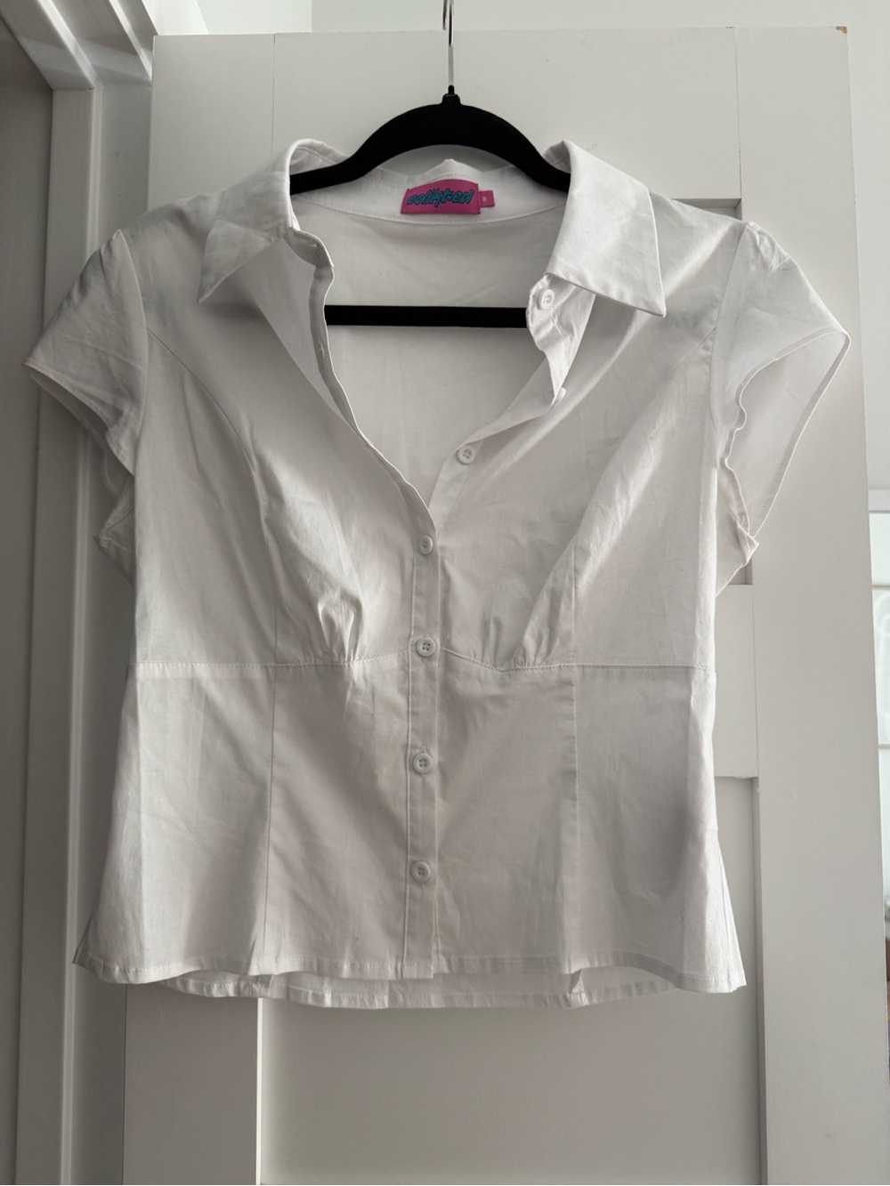 Edikted White Button-Front Cap Sleeve Blouse